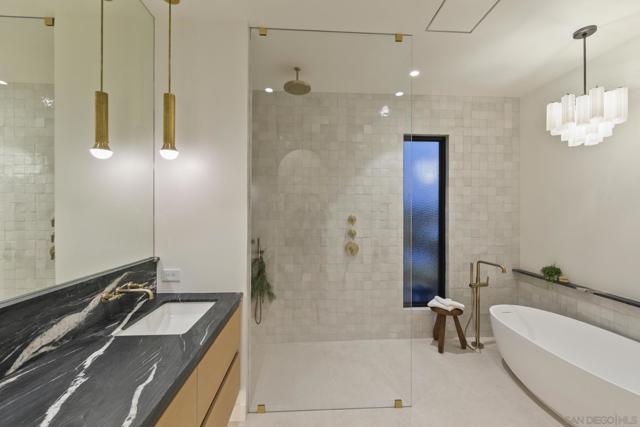 4223 Middlesex Dr, San Diego CA: https://media.crmls.org/mediaz/0606d7d7-427c-4c18-84ce-4b9d1588df23.jpg