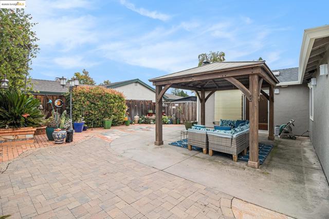 410 Kevin Ct, San Ramon CA: https://media.crmls.org/mediaz/0606d8a1-0595-4255-b71c-fd2156d7635e.jpg