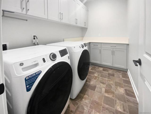 1206 Sunrise Vw, San Marcos CA: https://media.crmls.org/mediaz/0606f440-6428-4f05-a1a5-b05c02f6b713.jpg