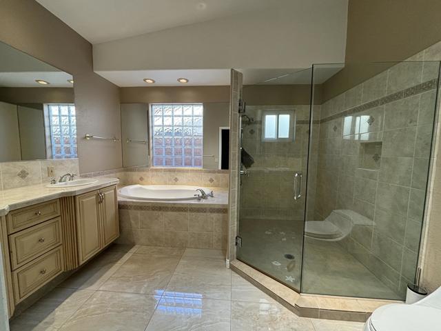 73390 Guadalupe Avenue, Palm Desert CA: https://media.crmls.org/mediaz/0606fa72-7bdb-4fa5-9615-fa1c7bdefdf2.jpg