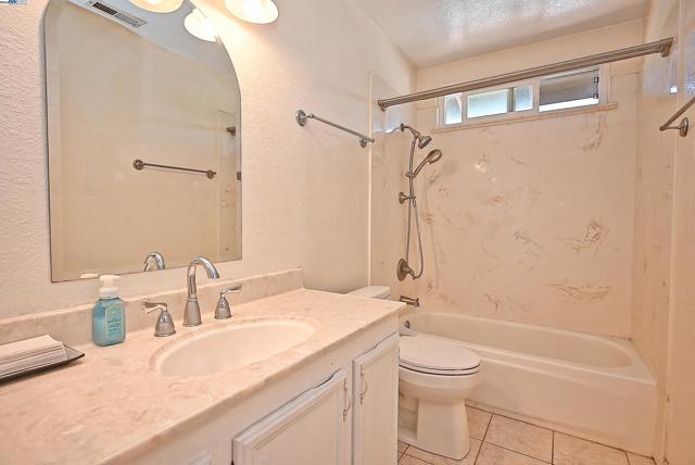 4919 Mohr Ave, Pleasanton CA: https://media.crmls.org/mediaz/06070c6f-7d21-45ff-bc80-6ab860c28b3d.jpg