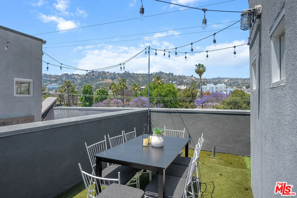 https://media.crmls.org/mediaz/06076e75-de20-46eb-acf9-02de296243b7.jpg?preset=X-Large