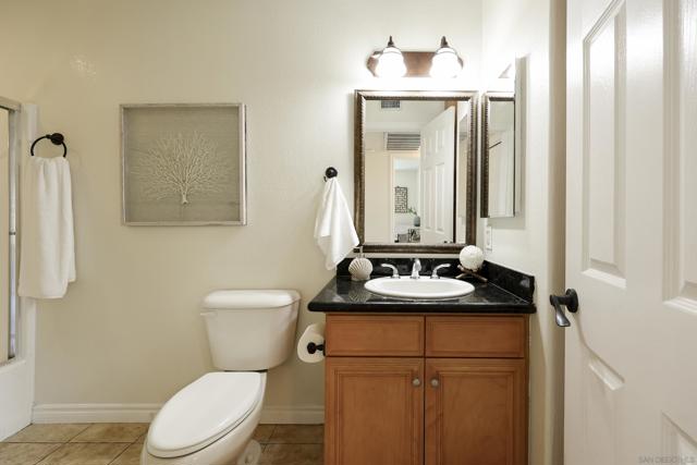 5033 Los Morros Way, Oceanside CA: https://media.crmls.org/mediaz/0607b61f-e5f2-4cd5-ae70-14be5909b957.jpg