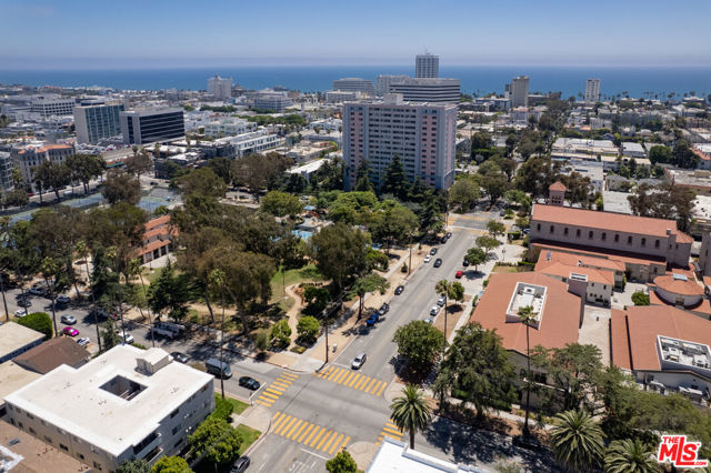 1101 Lincoln Boulevard, Santa Monica CA: https://media.crmls.org/mediaz/0607dd46-4308-4983-99e6-c8886f6187b6.jpg