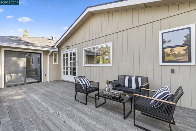 3348 Betty Ln, Lafayette CA: https://media.crmls.org/mediaz/0607e5c0-dd2a-421f-b5b5-4f0fa0f39d38.jpg