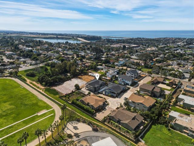 Detail Gallery Image 9 of 33 For 3780 82 Highland Dr., Carlsbad,  CA 92008 - 6 Beds | 6/1 Baths