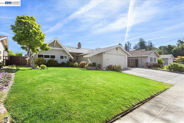 21330 Kahlert St, Castro Valley CA: https://media.crmls.org/mediaz/06090ca8-3755-47fd-8f52-b35f63a5bca8.jpg