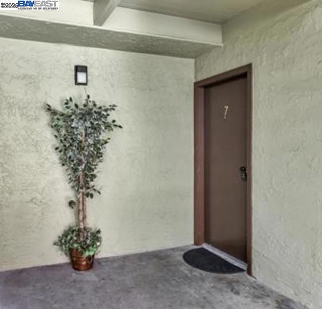 291 Tradewinds Dr, San Jose CA: https://media.crmls.org/mediaz/06093e0a-ec24-4ded-82c4-a15bca03044c.jpg