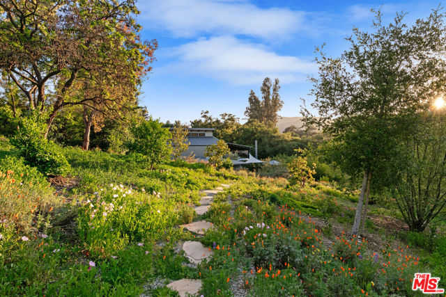 20605 Cheney Drive, Topanga CA: https://media.crmls.org/mediaz/06096bc9-4b83-419f-b032-486aeb108d43.jpg