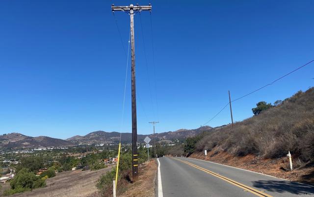 1320 RICHLAND RD, San Marcos CA: https://media.crmls.org/mediaz/060a159f-783d-46f7-a6ce-7c87c70b08bf.jpg