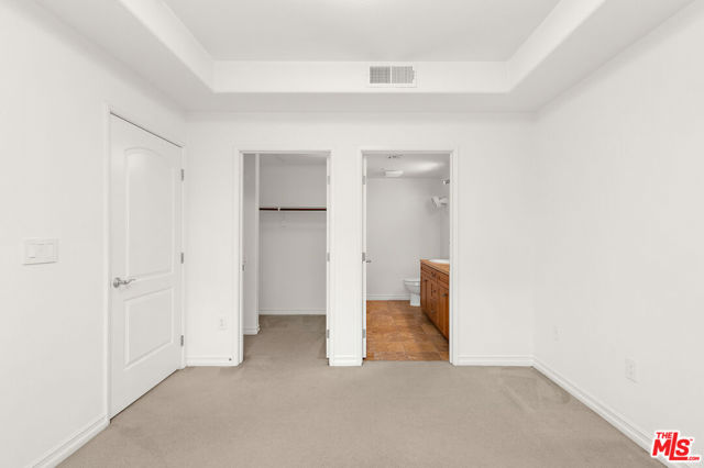 629 Traction Avenue, Los Angeles CA: https://media.crmls.org/mediaz/060ac078-7bd3-47af-9545-a630b84aea92.jpg