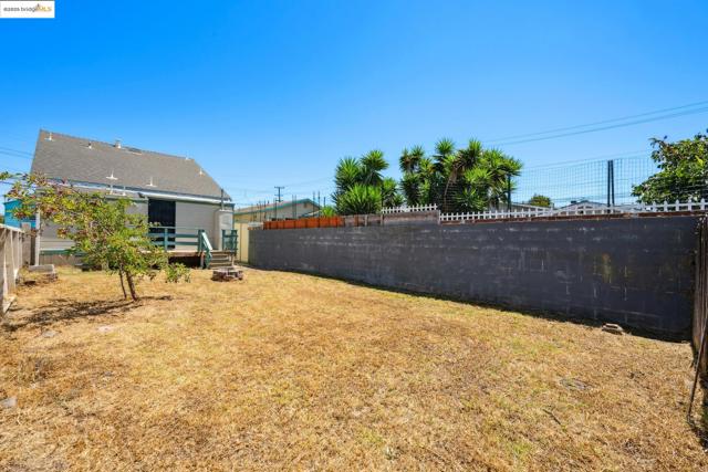 619 11th St., Richmond CA: https://media.crmls.org/mediaz/060ad1d5-62cd-411c-8d86-126f5191fef3.jpg