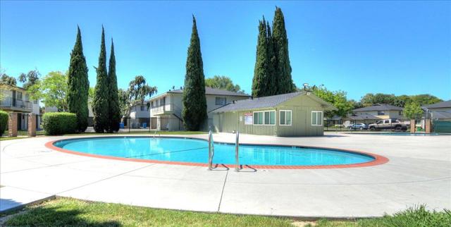 2241 Mann Avenue, Union City CA: https://media.crmls.org/mediaz/060bd372-2a29-4d26-a964-121da001e4f5.jpg