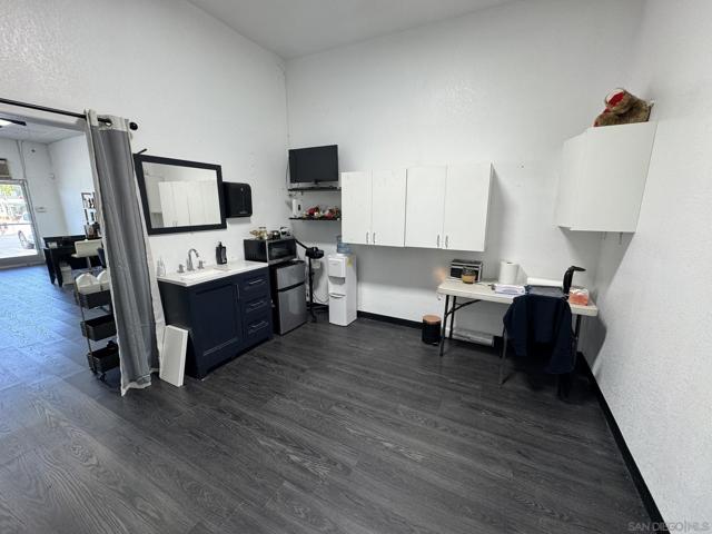 12243 Woodside Ave, Lakeside CA: https://media.crmls.org/mediaz/060c06cc-3726-40b0-b330-04134c2cb10f.jpg