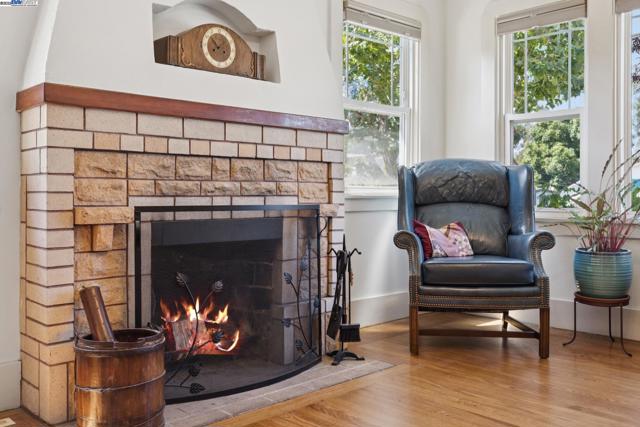 3144 60Th Ave, Oakland CA: https://media.crmls.org/mediaz/060d276e-c7ae-459a-9748-6f168f3dfcb9.jpg
