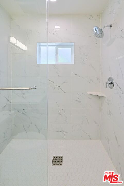 1237 W 25th Street, Los Angeles CA: https://media.crmls.org/mediaz/060da369-b531-4f7d-aafe-1ad21d71e183.jpg