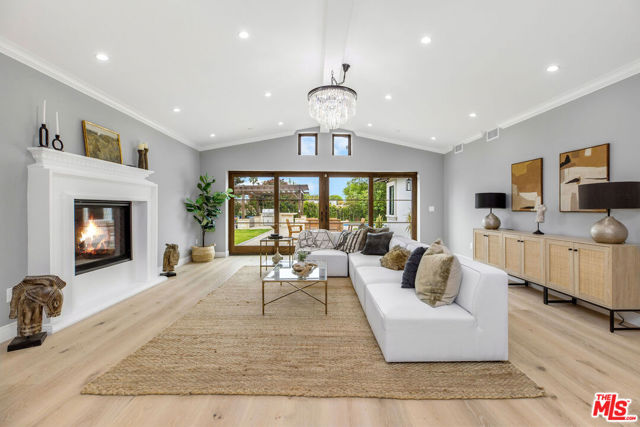 6888 Alta Vista Drive, Rancho Palos Verdes CA: https://media.crmls.org/mediaz/060e1cc1-a945-4f97-9ed5-9616b099381e.jpg