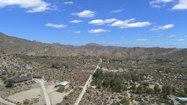 49110 Vista Drive, Morongo Valley CA: https://media.crmls.org/mediaz/060f2c94-ceda-4c56-8f30-0772350819c3.jpg