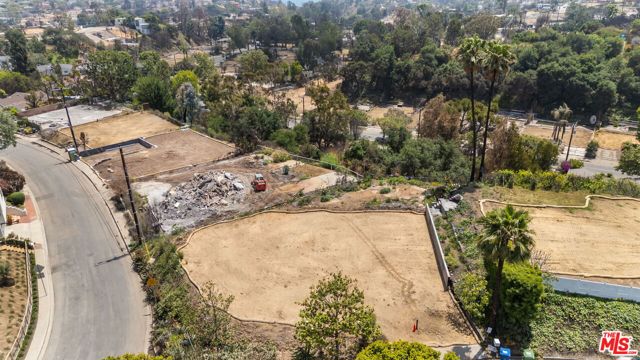 1101 Las Pulgas Place, Pacific Palisades CA: https://media.crmls.org/mediaz/060f51f4-9242-4c2d-a8e2-f59e09691c16.jpg