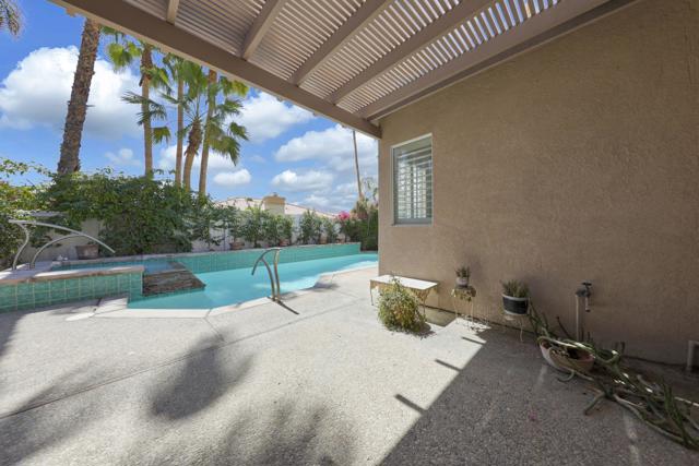 245 Strada Nova, Palm Desert, CA 92260