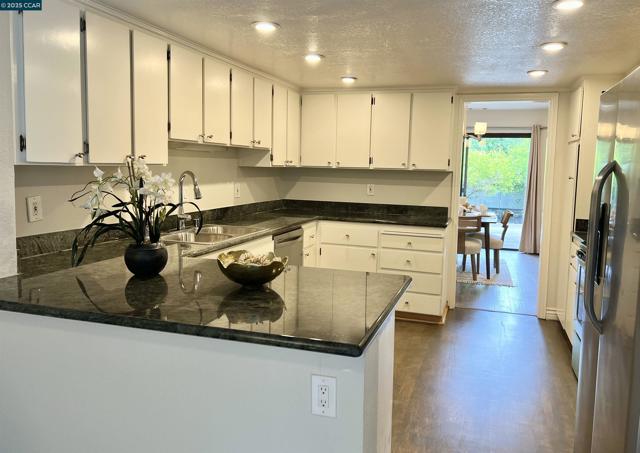 5239 Riverdale Ct., Pleasanton CA: https://media.crmls.org/mediaz/060fc8f4-d638-435a-bd6b-c3f3c48632e8.jpg