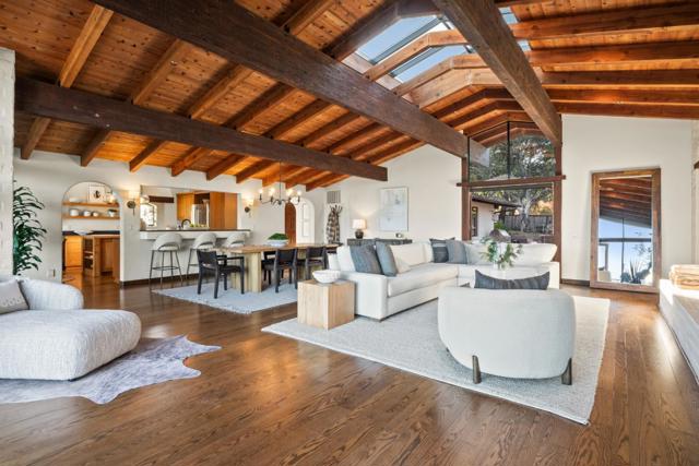 707 Vista Drive, Redwood City CA: https://media.crmls.org/mediaz/06103fab-0f51-479e-88b1-a12faf48fcf5.jpg