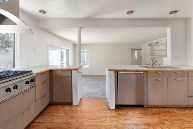 5644 ALHAMBRA HILLS CT, Martinez CA: https://media.crmls.org/mediaz/0610a47a-b202-4362-b173-9be696d8b299.jpg