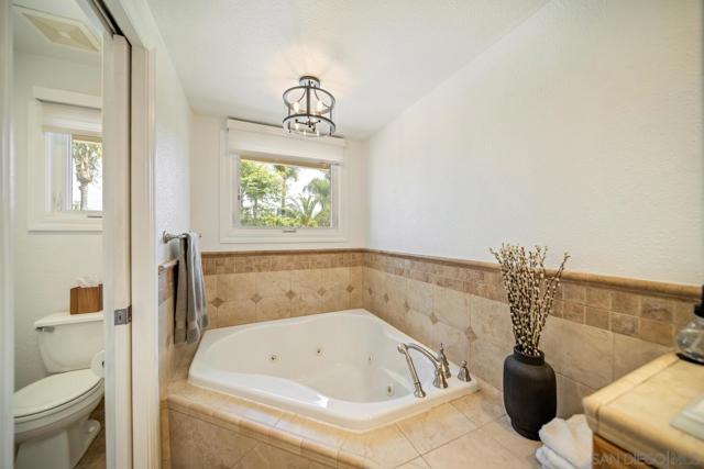 1654 Palomino Ln, Escondido CA: https://media.crmls.org/mediaz/0610ff0c-f84e-40fd-862d-d9f72d58f2b7.jpg
