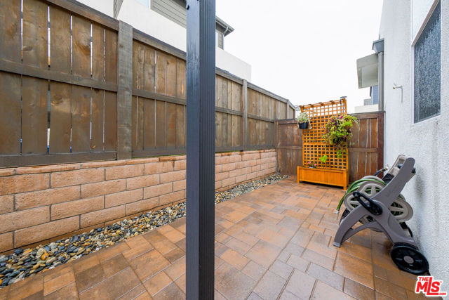 1681 Whitmore Loop, Chula Vista CA: https://media.crmls.org/mediaz/061138fe-cc90-4db5-ac1c-e46c79e1a36b.jpg