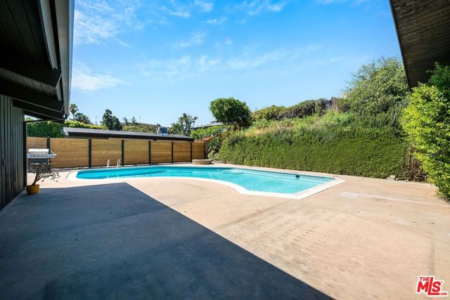 5961 Wrightcrest Drive, Culver City CA: https://media.crmls.org/mediaz/06115c93-0679-48ed-913f-e625032f5292.jpg
