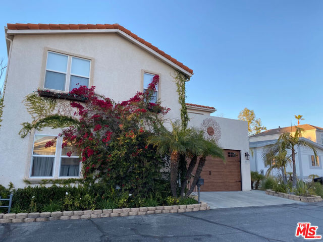 117 Navajo Lane, Topanga CA: https://media.crmls.org/mediaz/06121fbb-6d4d-4565-a03b-408b27867030.jpg