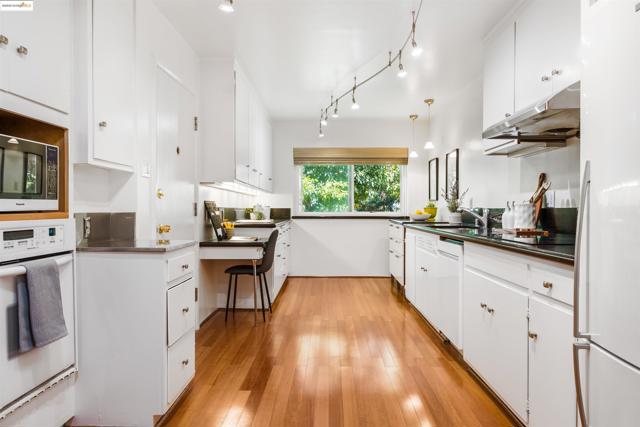 1515 Oxford, Berkeley CA: https://media.crmls.org/mediaz/06123f78-0f51-4cb9-9d74-228d451c45a3.jpg