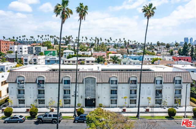 130 N Alexandria Avenue, Los Angeles CA: https://media.crmls.org/mediaz/06127594-8f87-47ff-8684-770b02bb8084.jpg