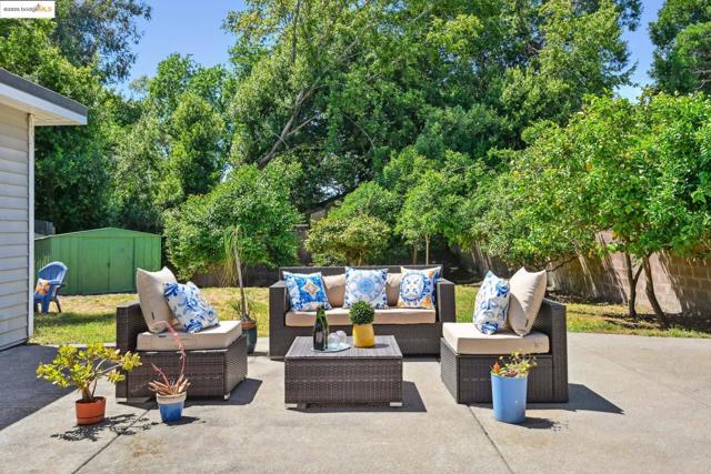 4125 Miflin Ave, El Sobrante CA: https://media.crmls.org/mediaz/0612d022-7887-40c4-b2c0-149fbbd8cc99.jpg
