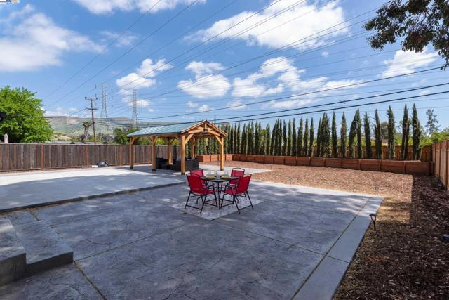 3742 Savannah Rd, Fremont CA: https://media.crmls.org/mediaz/0612eedb-70ba-4ee8-b3ed-dee79f814c0c.jpg