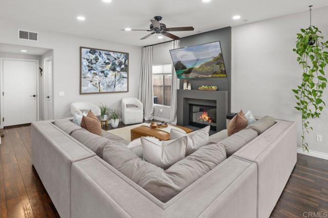 509 Windy Way, Chula Vista CA: https://media.crmls.org/mediaz/06132471-5338-4c79-bdcf-506d1412b704.jpg