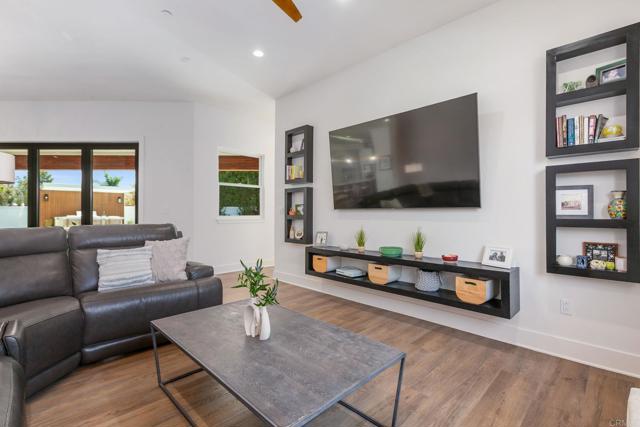 2630 Vistosa Place, Carlsbad CA: https://media.crmls.org/mediaz/06133748-705a-4c16-8e9d-33cff9d7ad50.jpg