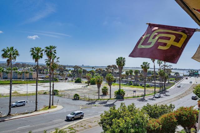 Image 28 of 33 For 2540 Clairemont Dr  307