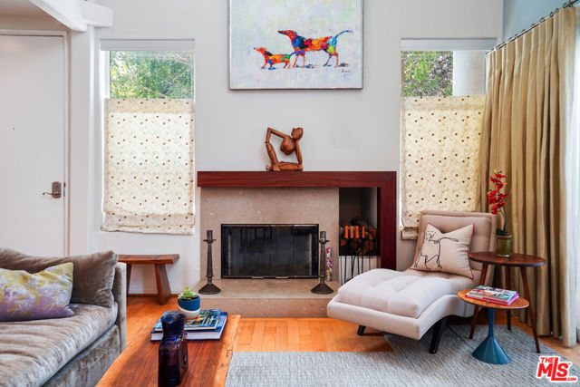 1533 18th Street, Santa Monica CA: https://media.crmls.org/mediaz/061461db-66cf-4085-a6ed-2dea829c6b16.jpg