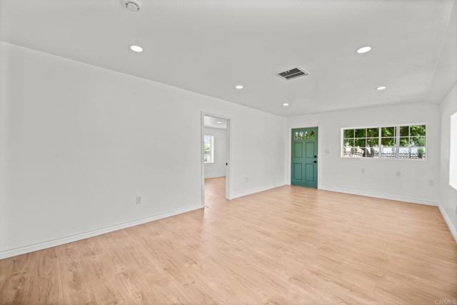 Detail Gallery Image 6 of 33 For 7080 Valley Way, Jurupa Valley,  CA 92509 - 3 Beds | 2 Baths