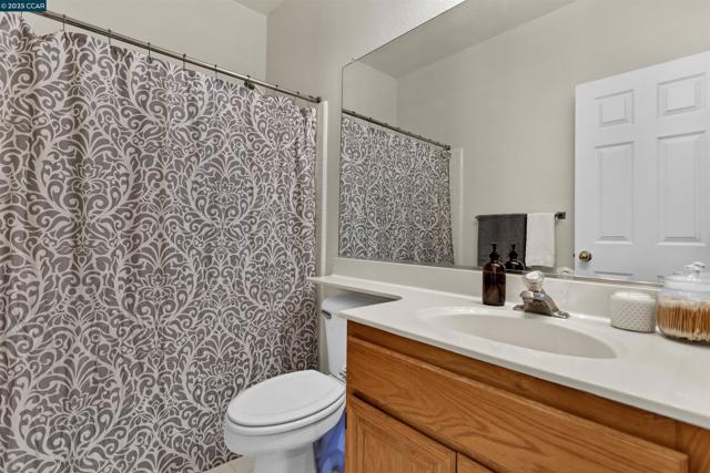 4605 Keller Ridge Dr, Clayton CA: https://media.crmls.org/mediaz/06159d1d-d441-4669-b4ac-890556ae1a98.jpg
