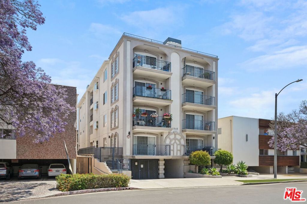 1842 Greenfield Avenue #301