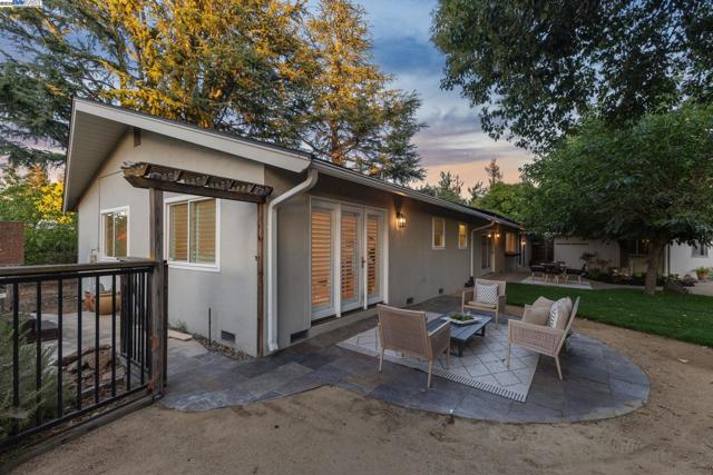 1515 Grove Way, Concord CA: https://media.crmls.org/mediaz/06168dd6-4825-432b-91df-39daf6298218.jpg