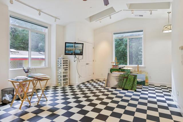 14262 Laurel Place, Guerneville CA: https://media.crmls.org/mediaz/0616fe83-9a24-47c1-8a84-9f6d3b8ed894.jpg