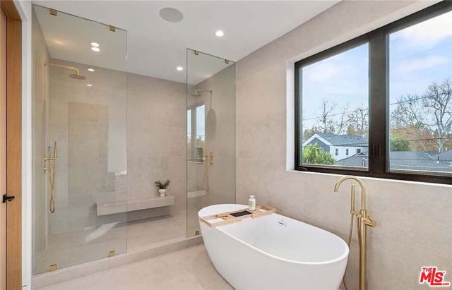 4453 Gentry Avenue, Valley Village CA: https://media.crmls.org/mediaz/0617197e-1f66-4917-8196-e5ab781087e0.jpg