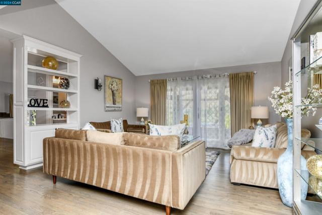 Image 2 of 32 For 226 Roundhill Pl