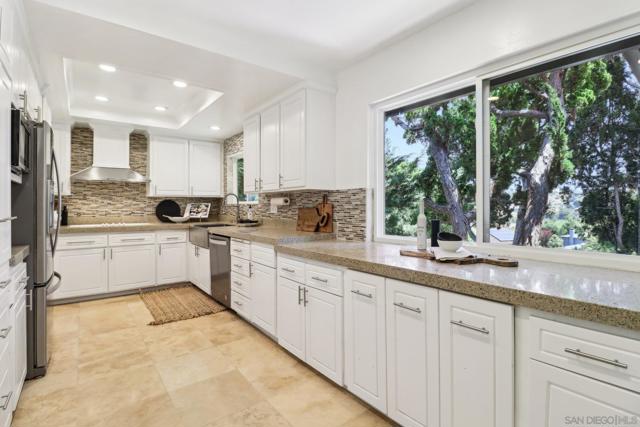 2090 Alta Vista Drive, Vista CA: https://media.crmls.org/mediaz/061876c8-d37d-41d2-b806-8504af0c5fd7.jpg