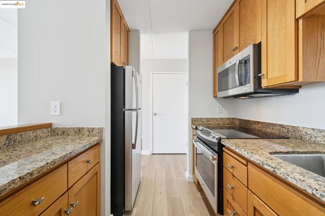 1 Kelton Ct, Oakland CA: https://media.crmls.org/mediaz/06187c12-30c4-4deb-842f-d4ea927f1fc4.jpg