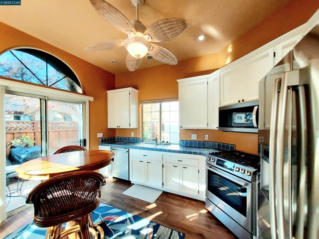 3080 Casadero Ct, Pleasanton CA: https://media.crmls.org/mediaz/061917e7-eaea-418e-90cb-af463b87fdc3.jpg