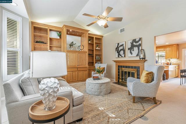 812 Royal Ann Ln, Concord CA: https://media.crmls.org/mediaz/061a2cf1-4c34-4168-93d3-87471517ab93.jpg